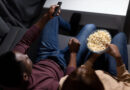 Como assistir filmes e séries com a família: um guia para todas as idades